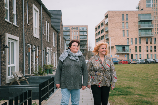 Voorzitters huurdersverenigingen lopen door de wijk