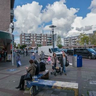Het winkelcentrum Betje Wolfplein in de Kersenboogerd