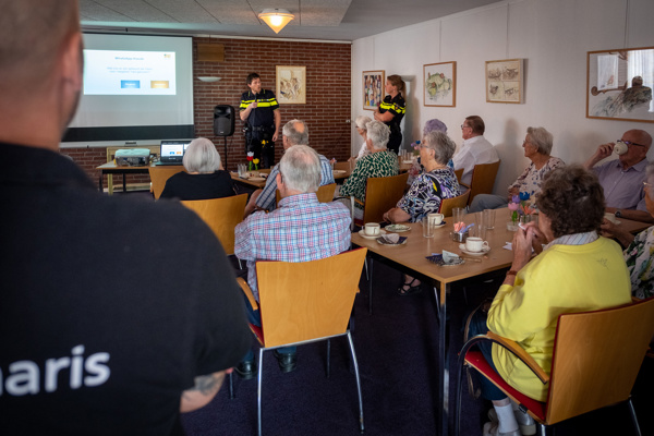 Bewoners krijgen uitleg over babbeltrucs van de politie