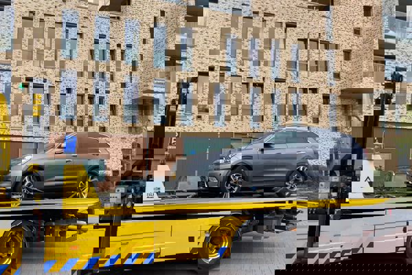 Auto op een oplegger