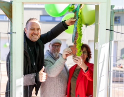 Intermaris geeft symbolisch de sleutel terug aan de bewonerscommissie D' Groene Citer