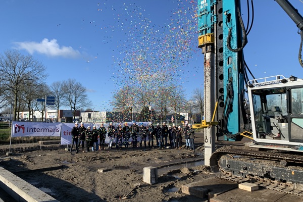 Timpaan, Intermaris en Kuin vieren start bouw 62 sociale huurappartementen in rozenbuurt Zwaag