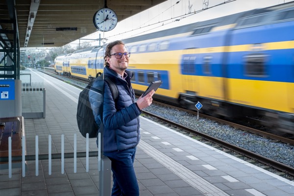 Mark op het treinstation in Hoorn